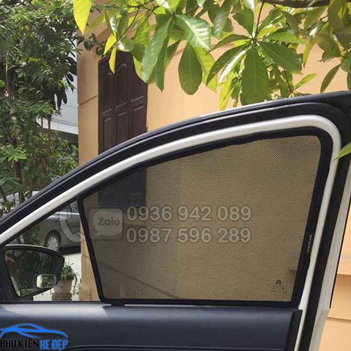 Tấm che nắng cửa trước