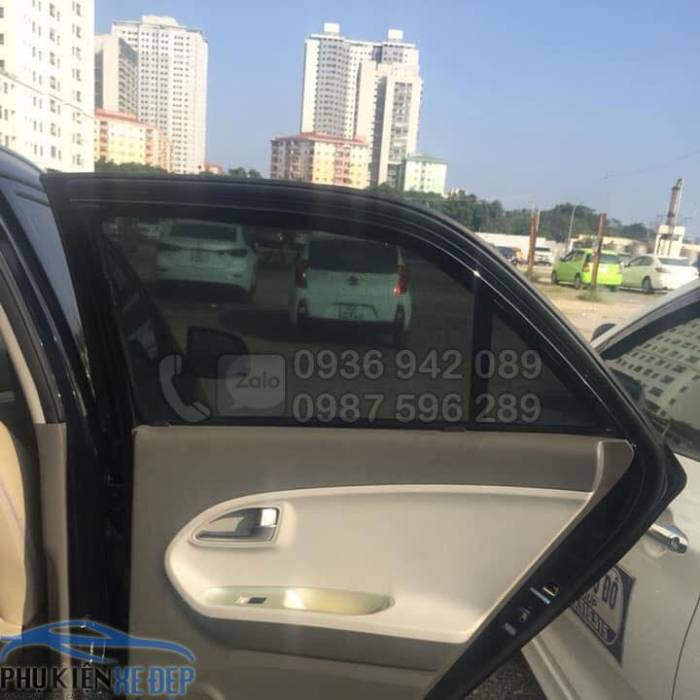 Tấm phía sau cửa bên